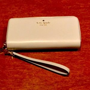 BRAND NEW  KATE SPDAE WALLET